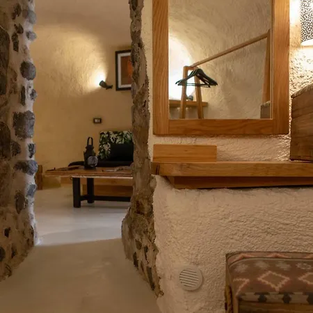 Nalas * Emporio (Santorini)