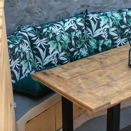 Nalas * Emporio (Santorini)