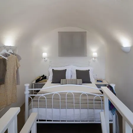 Nalas Emporio (Santorini)