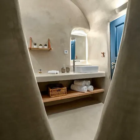 Nalas Emporio (Santorini)