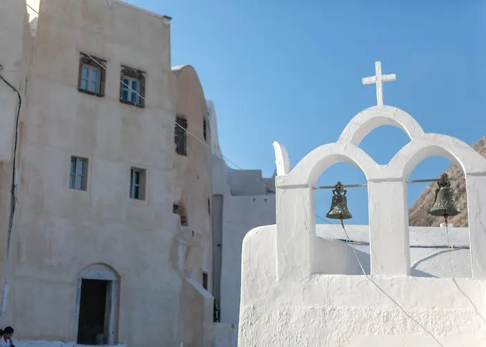 Nalas Emporio (Santorini)