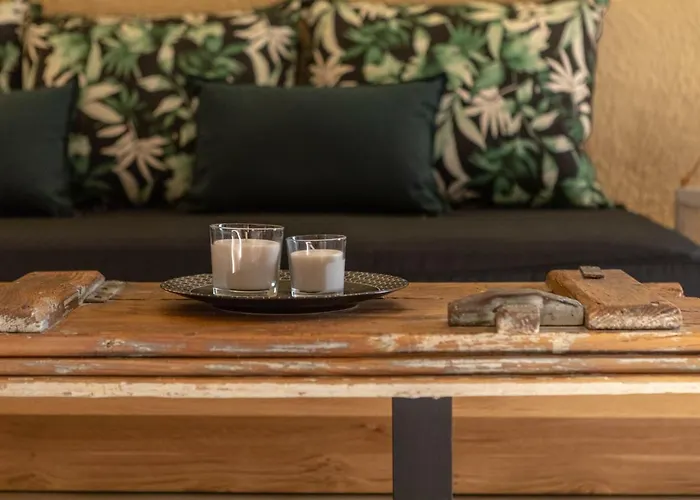 Nalas Emporio (Santorini)