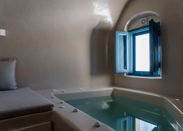 Nalas Emporio (Santorini)